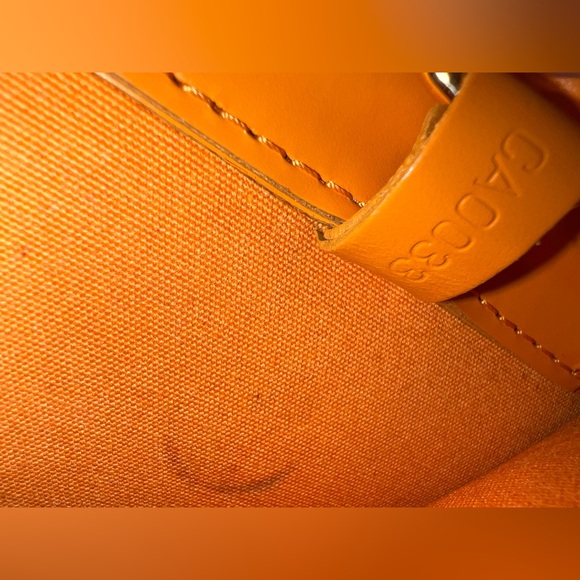 Pre-loved EUC LOUIS VUITTON Epi Croisette PM in Mandarin - Picture 12 of 16